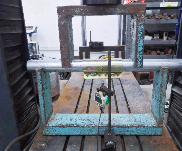 Pinindot ang sleeve coupler sa pagsubok